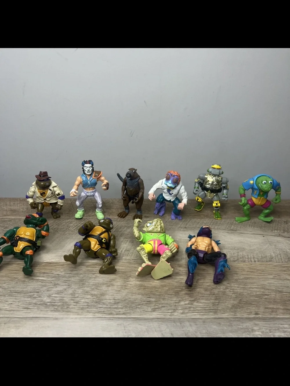 Assorted Teenage Mutant Ninja Turtles & Friends Action Figure Lot - Mixed Colors